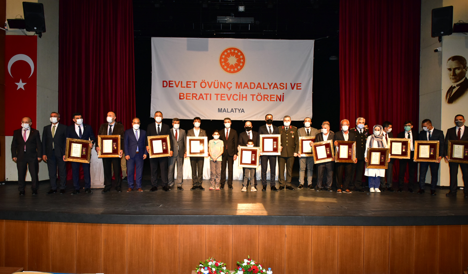 Devlet Övünç Madalyası ve Beratı Tevcih Edildi Vali Aydın Baruş, Kongre