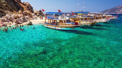 Antalya’nın Kumluca ilçesine bağlı Adrasan,