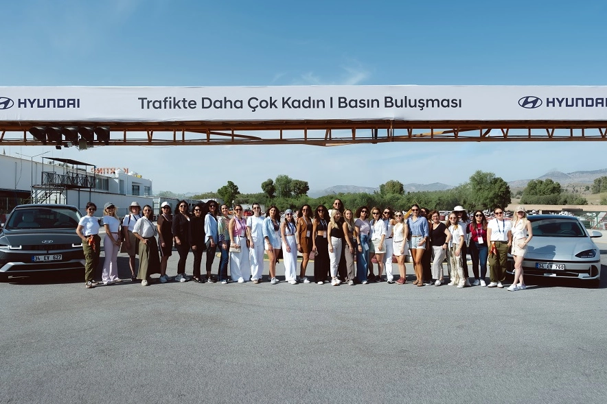 Kadın sürücüleri cesaretlendiren proje  Kadın sürücüleri trafikte