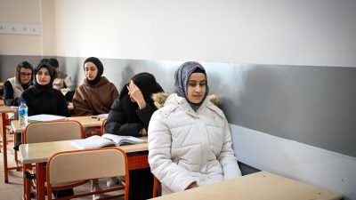 Malatya’da doğuştan görme engelli iki